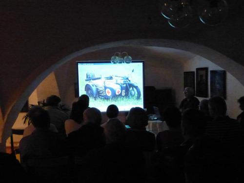 Na snímku je motocykl BMW R12 na&nbsp;kterém absolvaval pan Hošťálek cesto do&nbsp;Volgogradu. Motocykl byl vyroben dle jeho slov v&nbsp;roce 1940&nbsp;pro německou armádu.